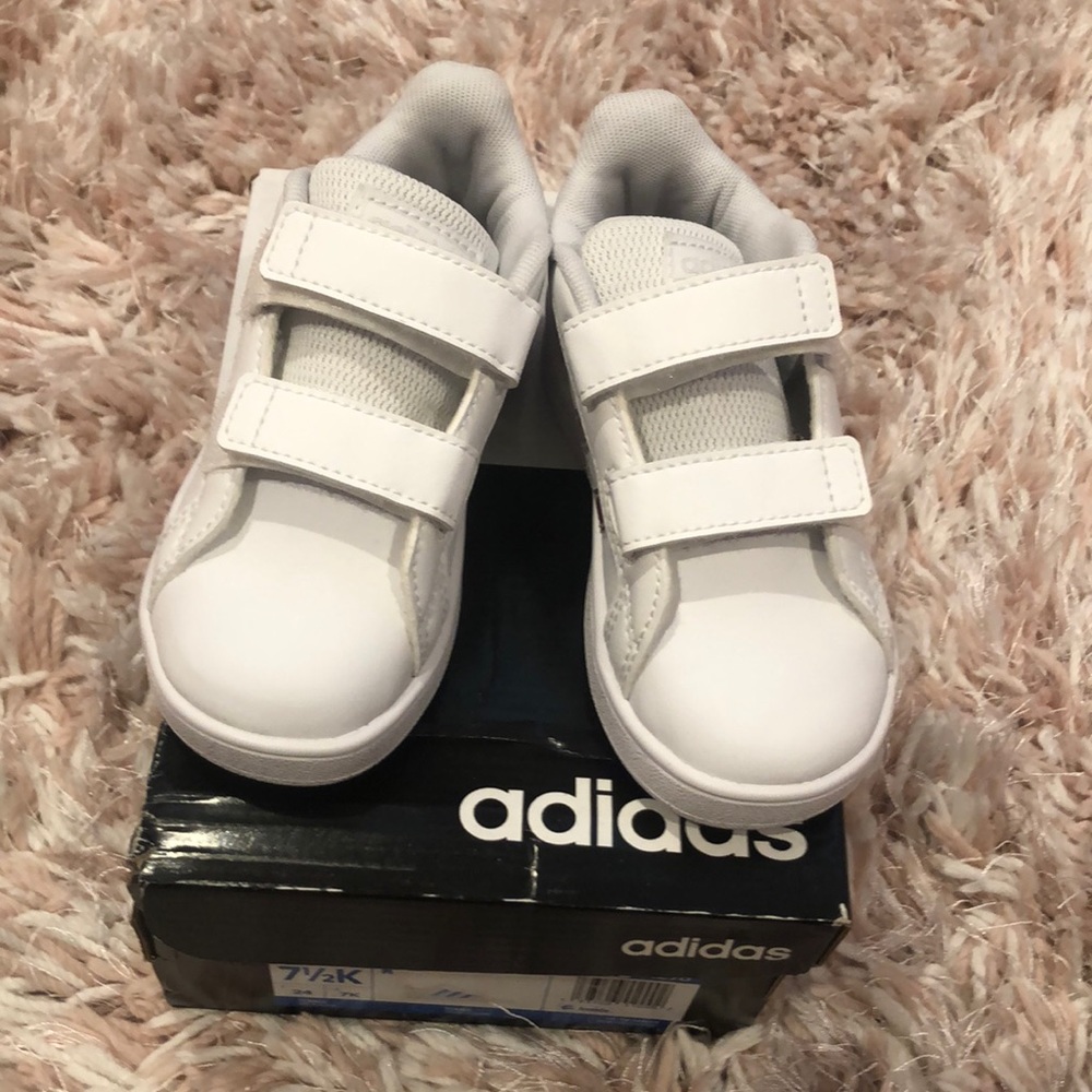 Adidas grand court tennis shoes